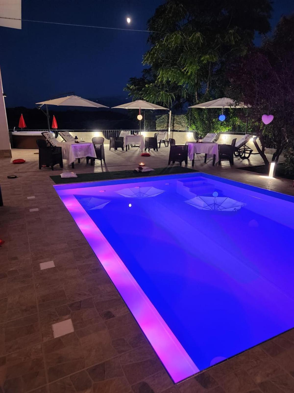 Andale Suitespa Villa Badessa Exteriör bild