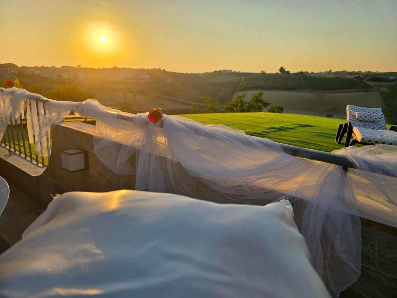 Andale Suitespa Villa Badessa Exteriör bild