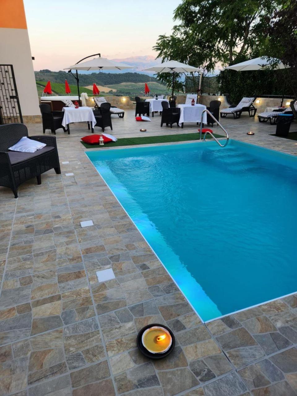 Andale Suitespa Villa Badessa Exteriör bild